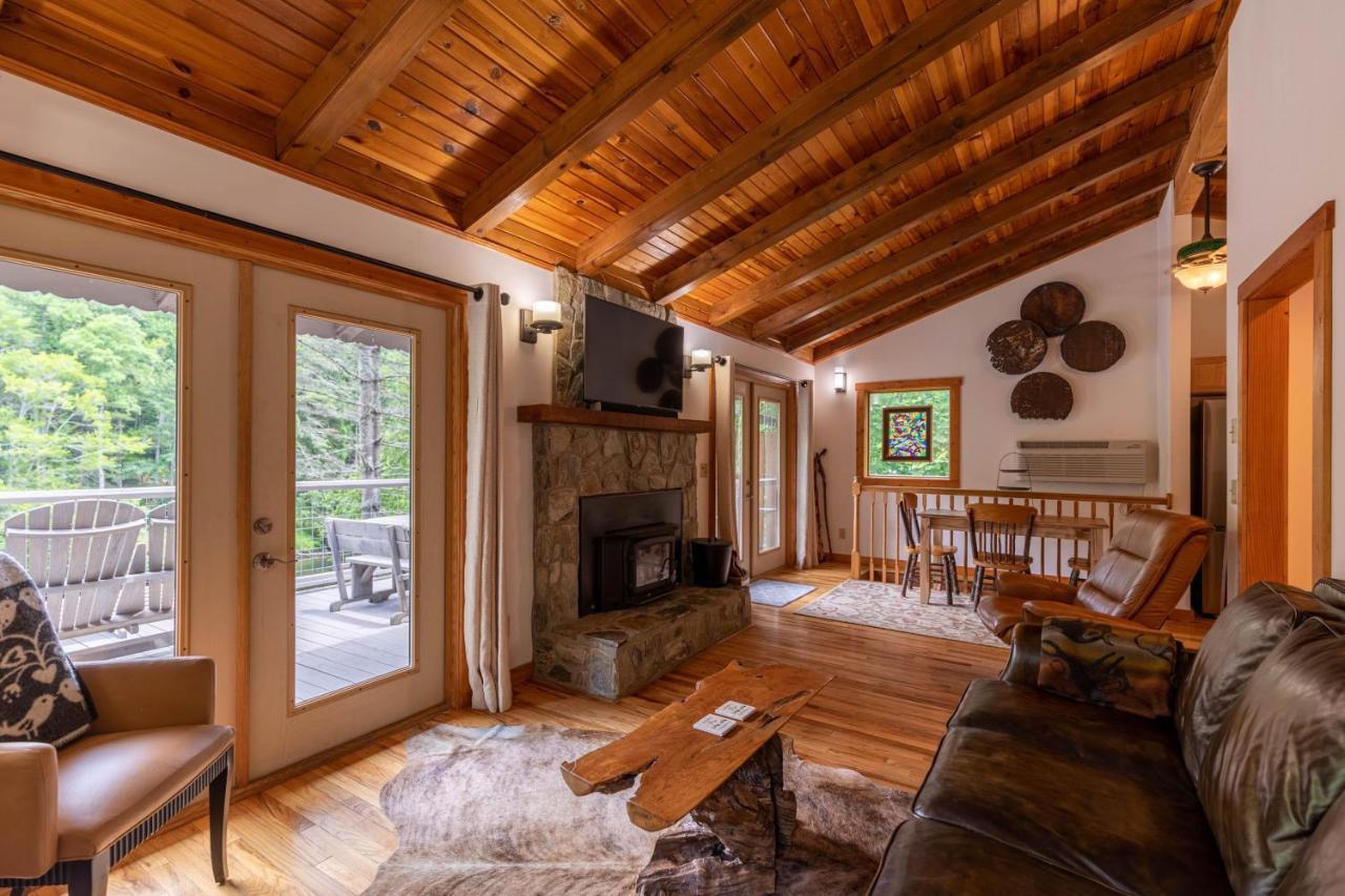 Knotty Pine Villa West Jefferson Exterior photo